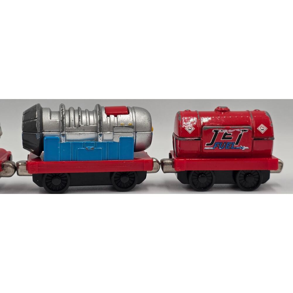 Thomas and Friends Thomas The Jet Engine 4-Car-Set Take Along - Picture 5 of 9
